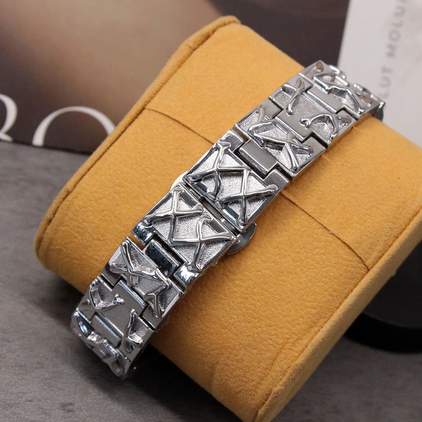 Vantor Liquid Metal Timepiece